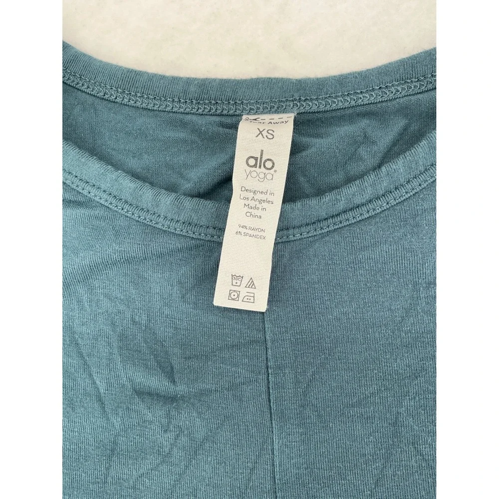 Alo Yoga Tank Top Women XS Teal Blue Front Twist Cropped Sleeveless Activewear